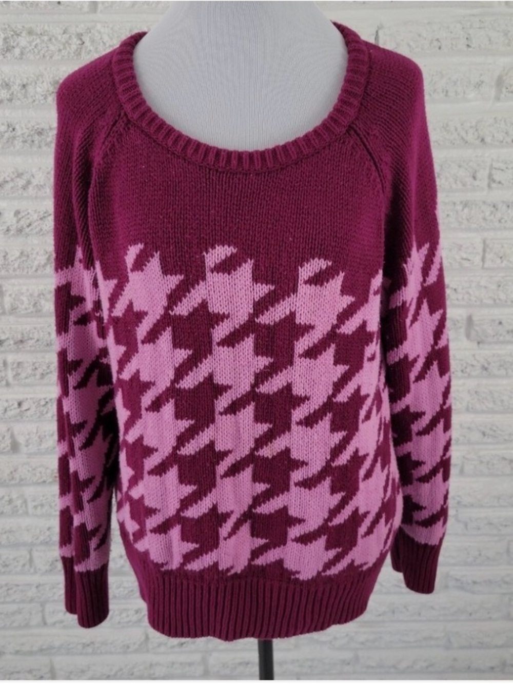 Liz Claiborne Pink/Burgundy Houndstooth Crewneck Sweater Woman’s XL No Callouts
